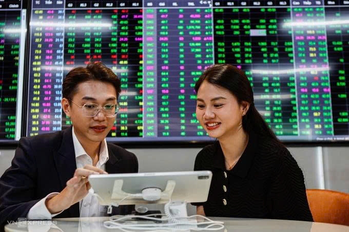 Sức nóng của cổ phiếu dầu khí